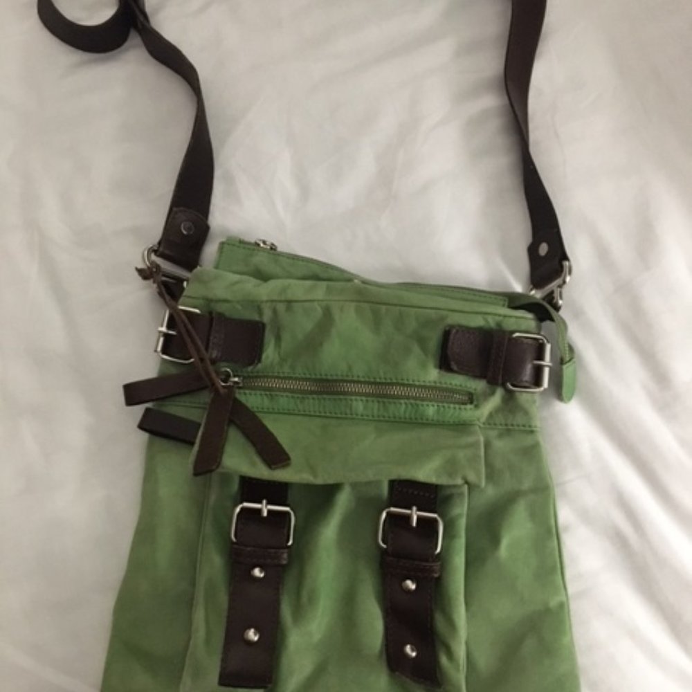 Tano crossbody